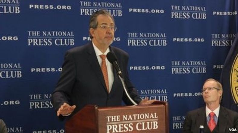 El presidente del diario El nacional Miguel H Otero, destacó, en el Club Nacional de Prensa, que la población está desinformada y se conforma con la información del oficialismo y de Internet.