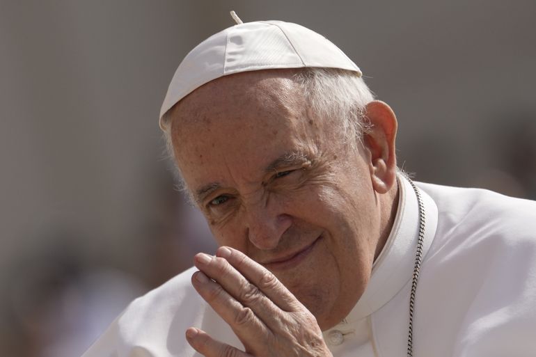 Diario Vaticano lanzará edición mensual para los pobres