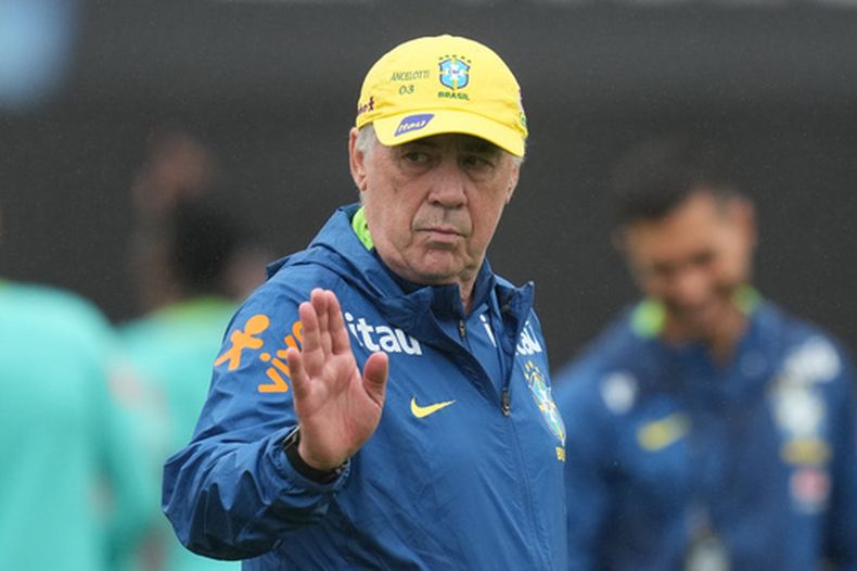 ARCHIVO - El técnico de Brasil Carlo Ancelotti durante un entrenamiento de la selección, el 7 de octubre de 2025, en Goyang, Corea del Sur. (AP Foto/Lee Jin-man)