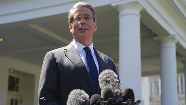 El secretario del Tesoro estadounidense Scott Bessent en la Casa Blanca en Washington el 9 de abril del 2025. (AP foto/Evan Vucci)