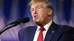 ARCHIVO - El precandidato republicano a la presidencia, el expresidente Donald Trump, habla durante un evento en Conway, Carolina del Sur, el 10 de febrero de 2024. (AP Foto/Manuel Balce Ceneta, Archivo)