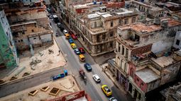 ARCHIVO - Vista de la calle San Lázaro el martes 21 de marzo de 2023, en La Habana, Cuba. (AP Foto/Ramón Espinosa, archivo)