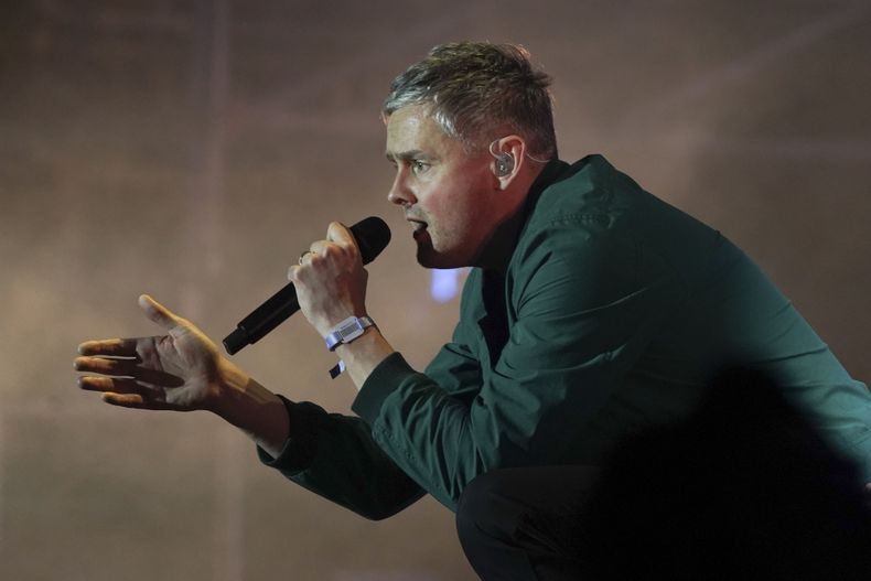 El vocalista Tom Chaplin de la banda de rock británica Keane durante su presentación en la 25ª edición del festival de música Vive Latino en la Ciudad de México, el domingo 16 de marzo de 2025. (Foto AP/Aurea Del Rosario)