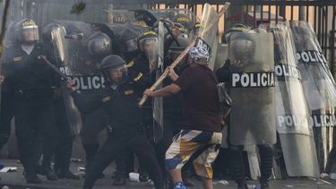 Se producen enfrentamientos en Perú en medio de la marcha nacional contra Boluarte