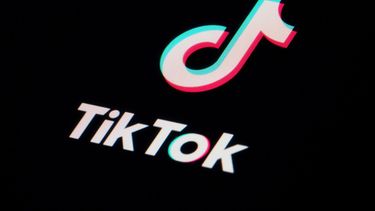 El icono de TikTok en la pantalla de un smartphone, el 28 de febrero de 2023, en Marple Township, Pensilvania. (AP Foto/Matt Slocum, Archivo)