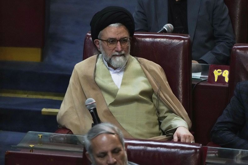 El ministro de inteligencia iraní Esmail Khatib en la Asamblea de Expertos en Teherán, el 21 de mayo del 2024. (AP foto/Vahid Salemi)