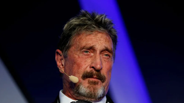 siete meses despues de su muerte, el cadaver de john mcafee sigue en barcelona