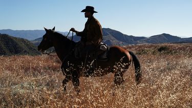 Esta imagen, difundida por Peacock, muestra una escena del documental High Horse: The Black Cowboy. (Troy Harvey/Peacock via AP)