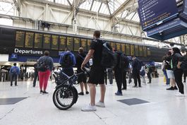 una nueva huelga paraliza el sistema ferroviario britanico