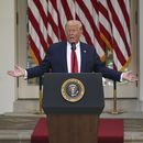 Trump amenaza con más regulación tras etiqueta de Twitter
