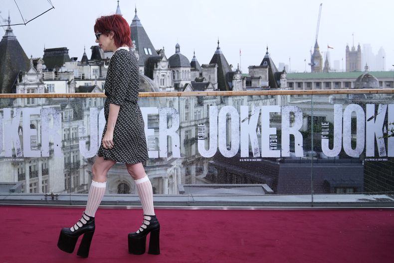 Lady Gaga posa al llegar a la sesión fotográfica de la película Joker: Folie a Deux en Londres, el jueves 26 de septiembre de 2024. (Foto AP/Kirsty Wigglesworth)