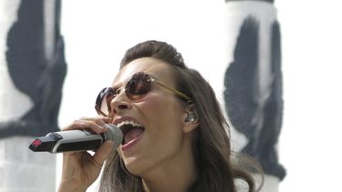 ARCHIVO - La cantante mexicana Sasha Sokol canta en Ciudad de México el 13 de noviembre de 2014. (Foto AP/Isaac Garrido, Archivo)