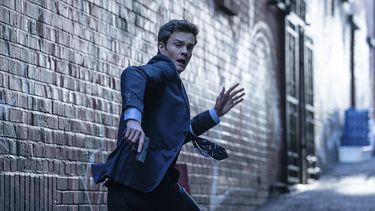 Esta imagen publicada por Paramount Pictures muestra a Jack Quaid en una escena de Novocaine. (Marcos Cruz/Paramount Pictures vía AP)