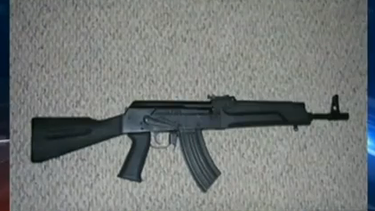 americateve | Un niño de seis años mata a su abuelo con un fusil de asalto en plena reunión familiar.