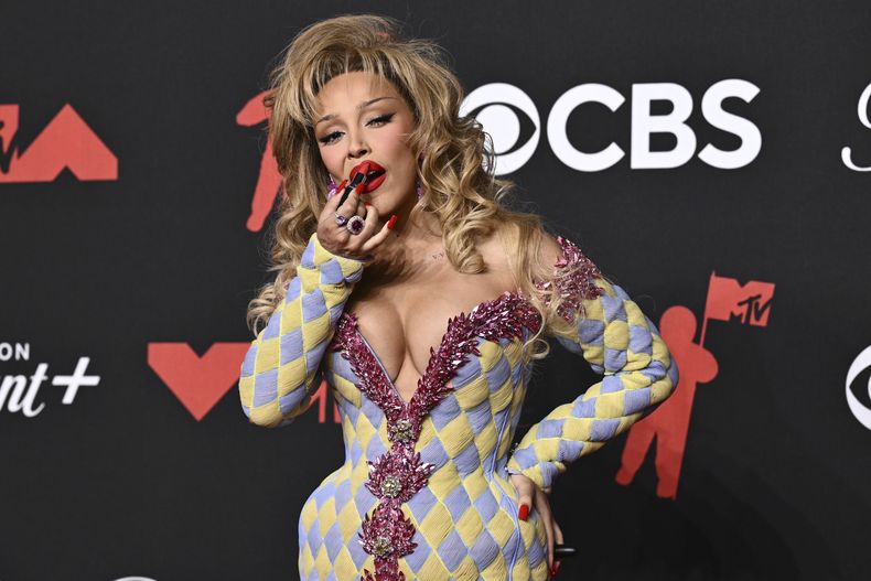 Doja Cat llega a los Premios MTV a los Videos Musicales el domingo 7 de septiembre de 2025, en la Arena UBS en Elmont, Nueva York. (Foto Evan Agostini/Invision/AP)