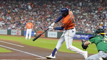 Astros blanquean 5-0 a Atléticos; Álvarez dispara 3 jonrones