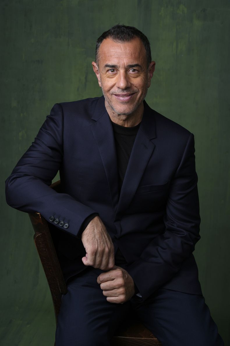 Matteo Garrone posa para un retrato en el almuerzo de nominados a la 96a edición de los Premios de la Academia el 12 de febrero de 2024, en el Hotel Beverly Hilton en Beverly Hills, California. (Foto AP/Chris Pizzello)