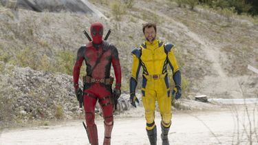 En esta imagen proporcionada por 20th Century Studios/Marvel Studios muestra a Ryan Reynolds como Deadpool/Wade Wilson y Hugh Jackman como Wolverine/Logan en una escena de Deadpool & Wolverine. (20th Century Studios/Marvel Studios via AP)