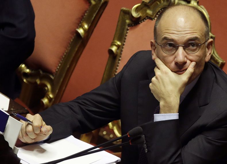 El primer ministro italiano Enrico Letta durante un voto de confianza en el Senado en Roma el mi&eacute;rcoles 11 de diciembre de 2013. La coalici&oacute;n de gobierno del premier Enrico Letta sobrevivi&oacute; por amplio margen a un voto de confianza en
