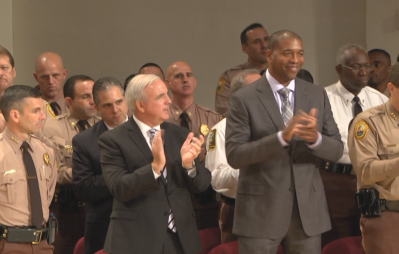 POLICIAS MIAMI DADE.png