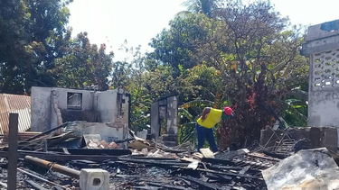 tres familias de un batey de mayabeque quedan sin hogar por la explosion de una motorina que consumio en llamas sus viviendas