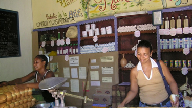 americateve | Quizás el pan más malo del mundo ahora mismo se confecciona en Cuba. Es un producto sin rigor y con normas de elaboración similares al pan consumido en Europa durante la II Segunda Guerra Mundial. Probablemente peor.