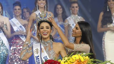 Universitaria Thalia Olvino es coronada Miss Venezuela