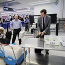 Medidas de seguridad contra el Ébola en el aeropuerto de Miami