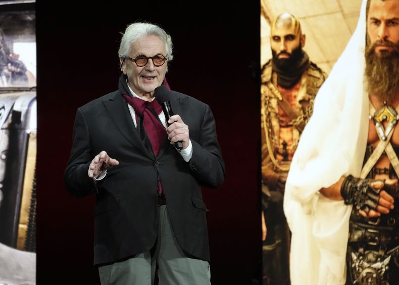 George Miller, director de la próxima película Furiosa: A Mad Max Saga, habla sobre el filme durante la presentación de Warner Bros. Pictures en CinemaCon 2024, el martes 9 de abril de 2024, en Las Vegas. (Foto AP/Chris Pizzello)