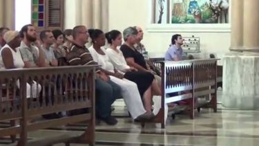 Rosa María Payá en iglesia donde se celebró la misa por su padre, el líder opositor Oswaldo Payá, y el activista Harold Cepero.