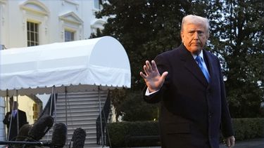 El presidente Donald Trump sale de la Casa Blanca, el viernes 31 de enero de 2025, en Washington, con destino a Florida. (AP Foto/Jacquelyn Martin)