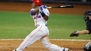 abandona cuba alexei bell, uno de los mejores peloteros de los ultimos tiempos