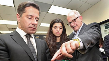 Estudiantes de Miami-Dade construyen un satélite artificial