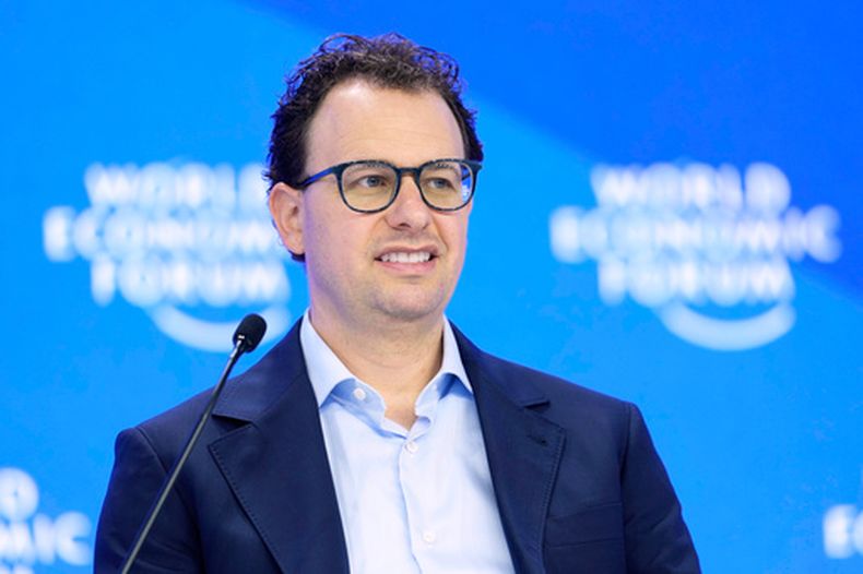 ARCHIVO - Dario Amodei, director general y cofundador de Anthropic, asiste a la reunión anual del Foro Económico Mundial en Davos, Suiza, el 23 de enero de 2025. (AP Foto/Markus Schreiber, Archivo)