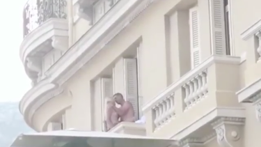 sexo y descontrol: graban a una pareja teniendo relaciones durante el gran premio de monaco
