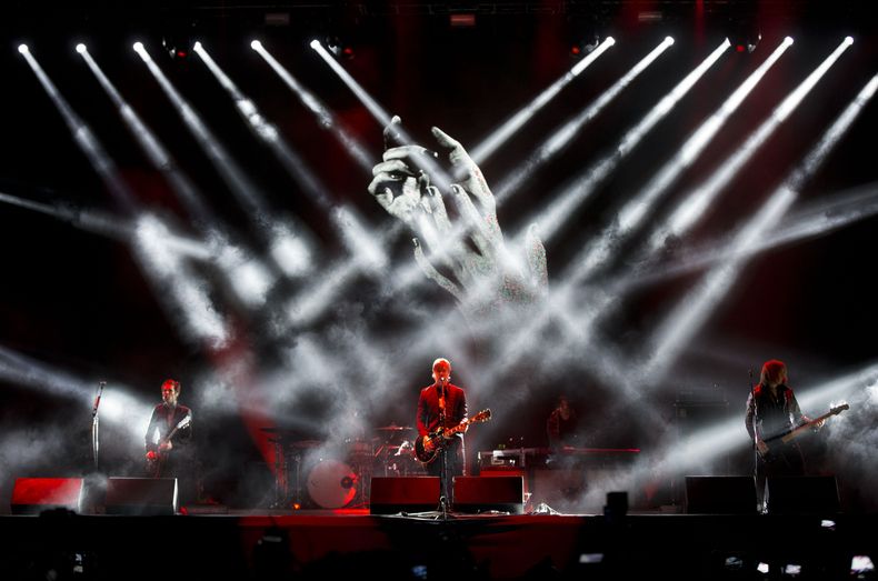 ARCHIVO - La banda de rock estadounidense Interpol se presenta durante la 16ª edición del festival Vive Latino en la Ciudad de México, el viernes 13 de marzo de 2015. (Foto AP/Rebecca Blackwell, archivo)