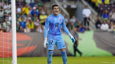 El portero de México Julio González durante un partido amistoso ante Brasil, el sábado 8 de junio en el estadio Kyle Field en College Station, Texas. (AP Foto/Julio Cortez)