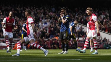 Cristiano anota en su regreso, pero United cae ante Arsenal