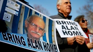 americateve | Un grupo de 500 rabinos instó al mandatario que sea "prioridad" el regreso al país del ex contratista preso en Cuba. Su salud empeora tras casi 5 años de encierro y desde la prisión dice "ya no querer vivir más"