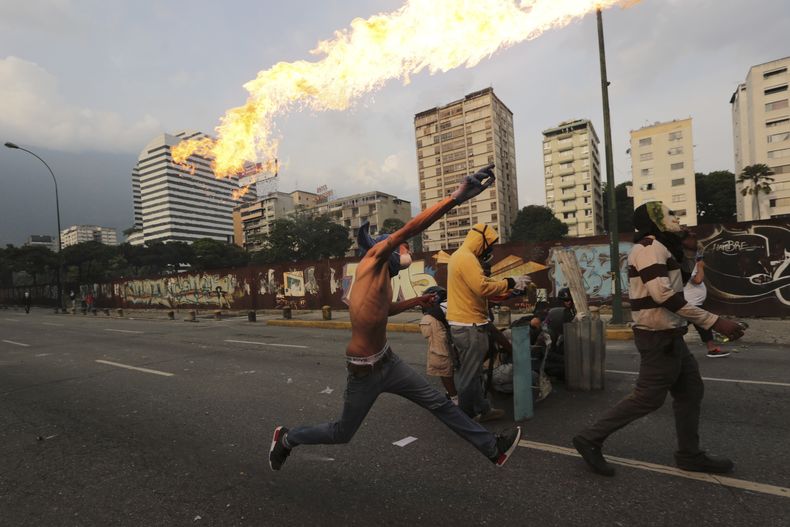AMS-GEN_AP_EXPLICA-VENEZUELA_CRISIS_POLITICA-1.jpg