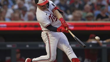 Ryan Jeffers, de los Mellizos de Minnesota, pega un jonrón en el encuentro del sábado 5 de agosto de 2023, ante los Diamondbacks de Arizona (AP Foto/Stacy Bengs)