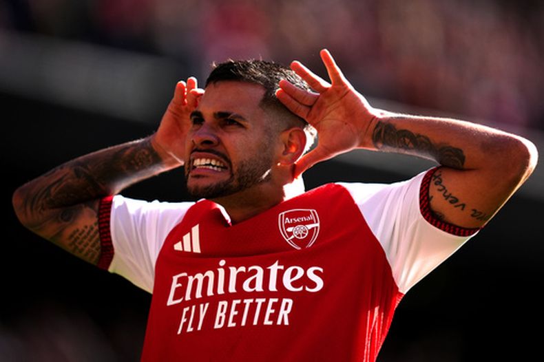 Bruno Guimaraes del Arsenal celebra al anotar el segundo gol de su equipo en el encuentro ante el Leeds en la Liga Premier el sábado 10 de octubre del 2026. ( John Walton/PA via AP)