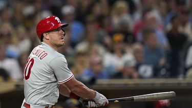 Schwarber, Realmuto jonronean y Filis superan a Padres 6-2