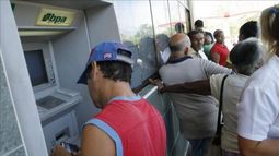 el calvario de los cajeros automaticos en cuba