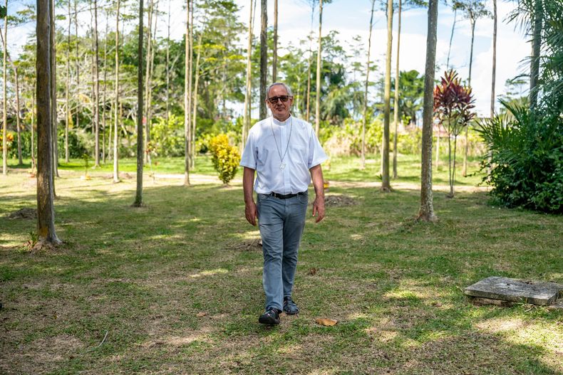 El obispo Miguel Ángel Cadenas en la cumbre sobre agua amazónica en Iquitos, Perú, el 1 de octubre del 2025. (AP foto/Junior Raborg)
