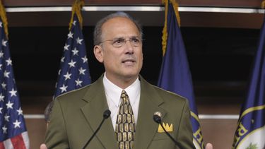 Nominado de Trump para zar antidrogas retira su candidatura