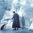 Esta imagen publicada por Warner Bros. Pictures muestra a David Corenswet en una escena de Superman. (Warner Bros. Pictures via AP)