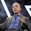 En esta imagen de archivo, el entonces director general de Amazon, Jeff Bezos, participa en la convención Amazon re:MARS, el 6 de junio de 2019, en Las Vegas. (AP Foto/John Locher, archivo)