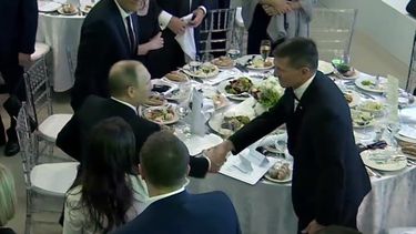 Trump critica a funcionarios de inteligencia y a la prensa