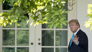 Trump ordena cooperar para “investigar a investigadores”
